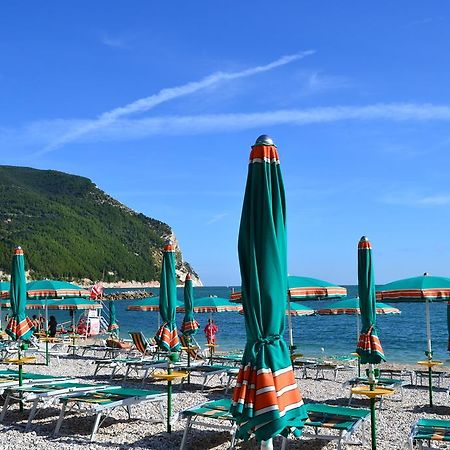 Via Pesaro A/C Apartman Marcelli Kültér fotó