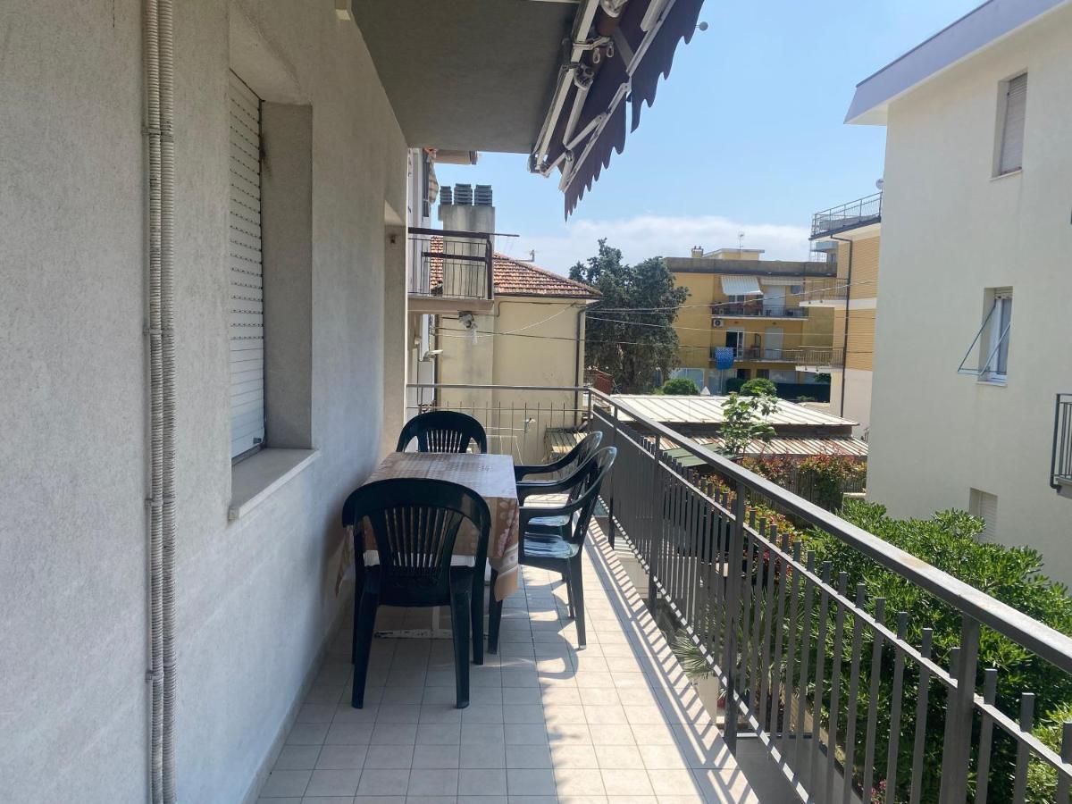 Via Pesaro A/C Apartman Marcelli Kültér fotó