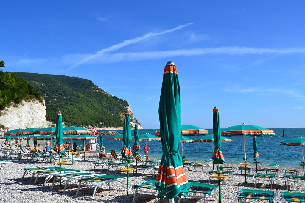 Via Pesaro A/C Apartman Marcelli Kültér fotó