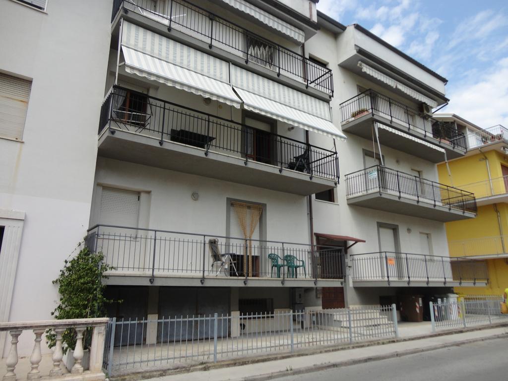 Via Pesaro A/C Apartman Marcelli Kültér fotó