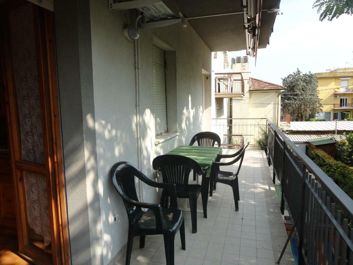 Via Pesaro A/C Apartman Marcelli Kültér fotó